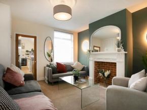 Pass the Keys Super Stylish 4 Bed Home In Central Nottingham